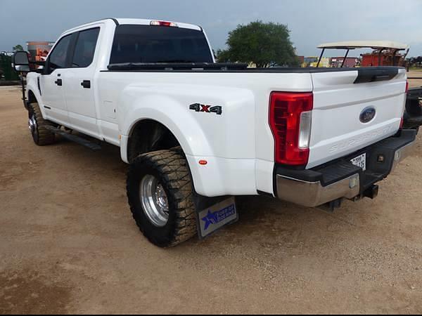 Image of Ford F-350 equipment image 3