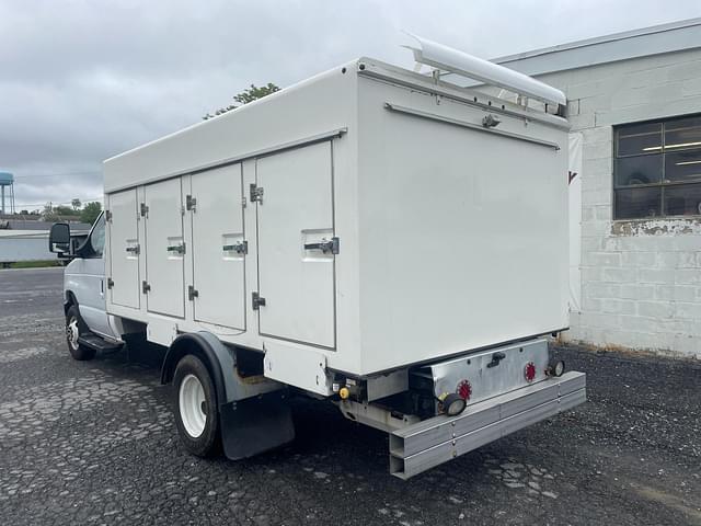 Image of Ford E-450 equipment image 3