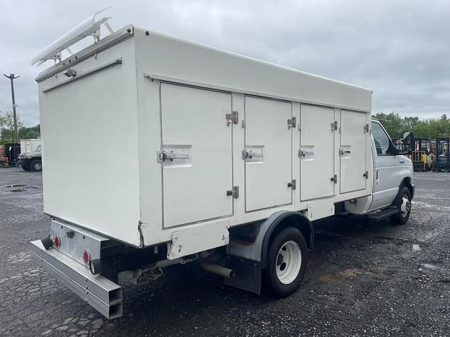 Image of Ford E-450 equipment image 2
