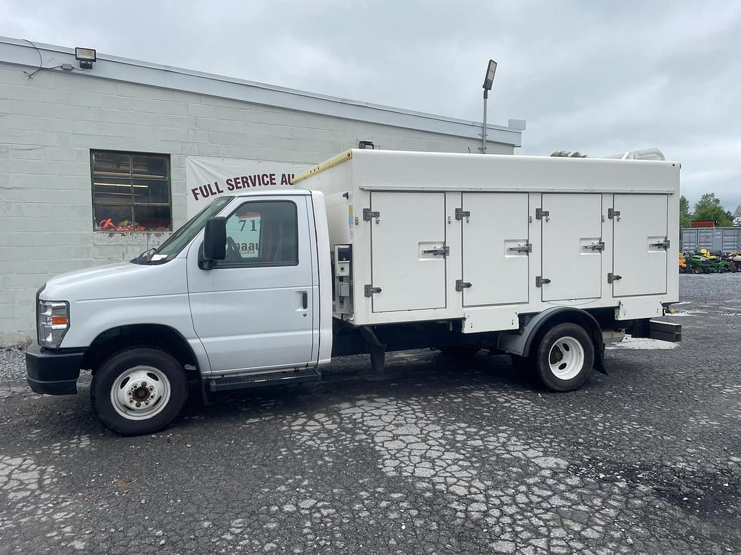 Image of Ford E-450 Primary image