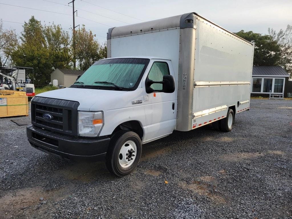 2019 Ford E-350 Equipment Image0