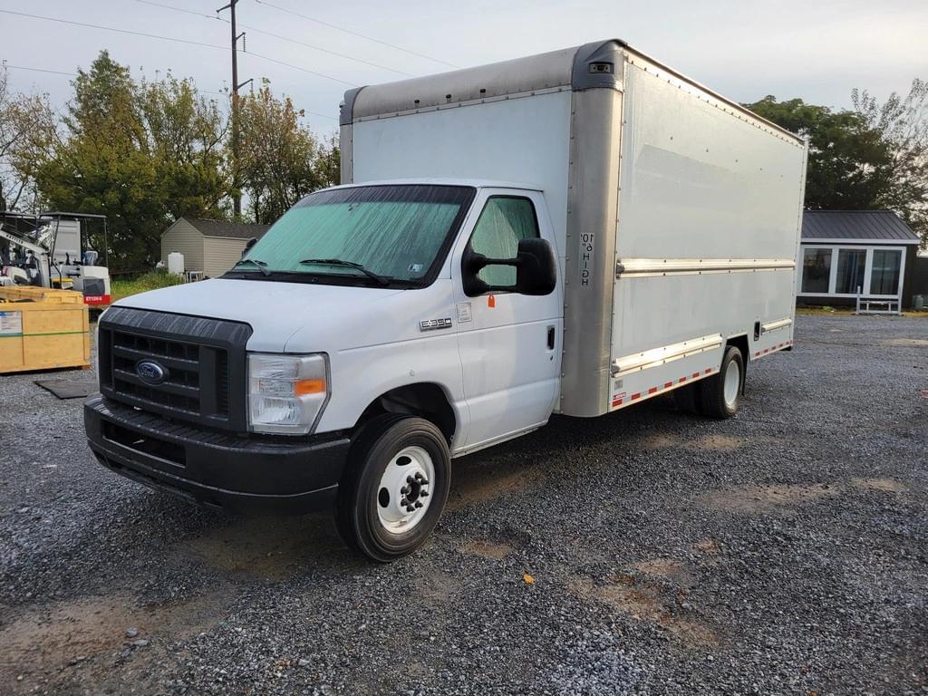 Image of Ford E-350 Primary image