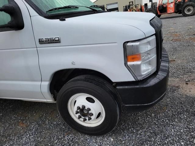 Image of Ford E-350 equipment image 2