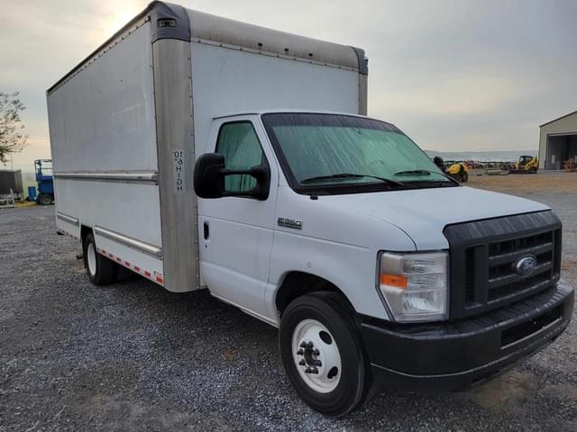Image of Ford E-350 equipment image 1