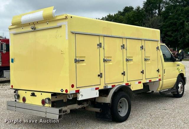 Image of Ford E-450 equipment image 4