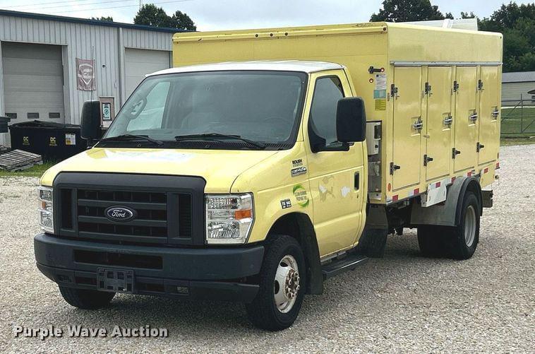 Image of Ford E-450 Primary image