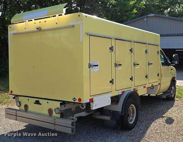 Image of Ford E-450 equipment image 4