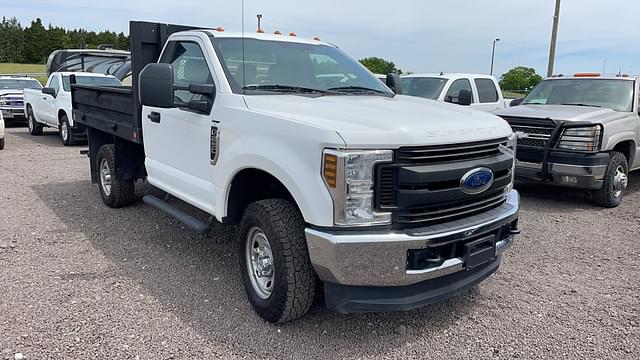 Image of Ford F-250 equipment image 2
