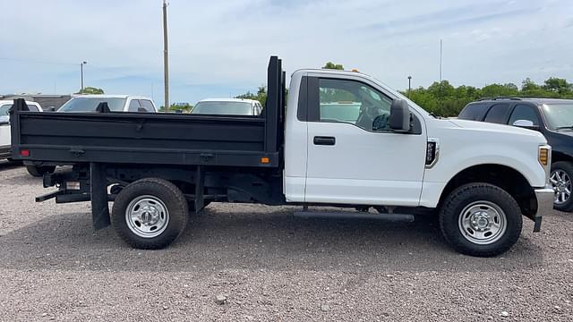 Image of Ford F-250 equipment image 3