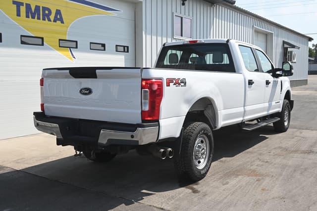Image of Ford F-250 equipment image 2