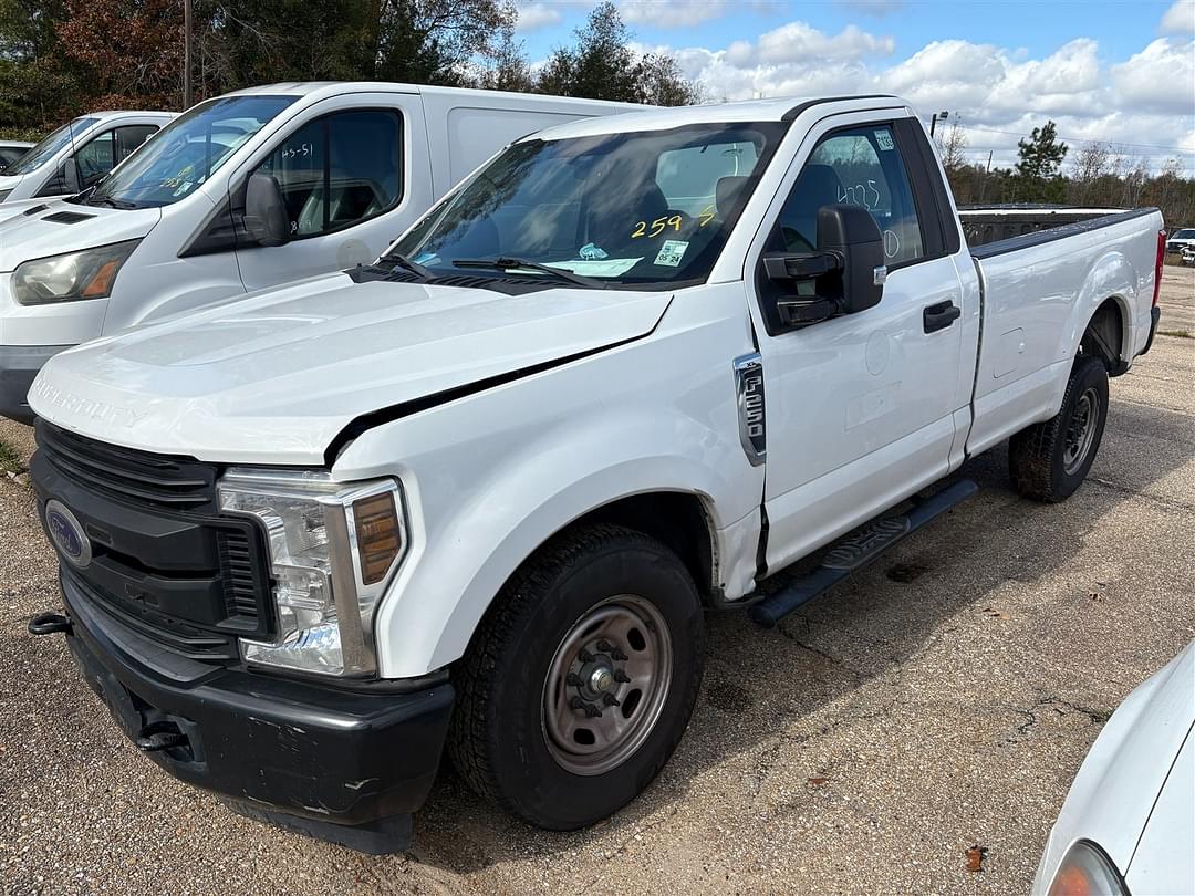 Image of Ford F-250 Primary image