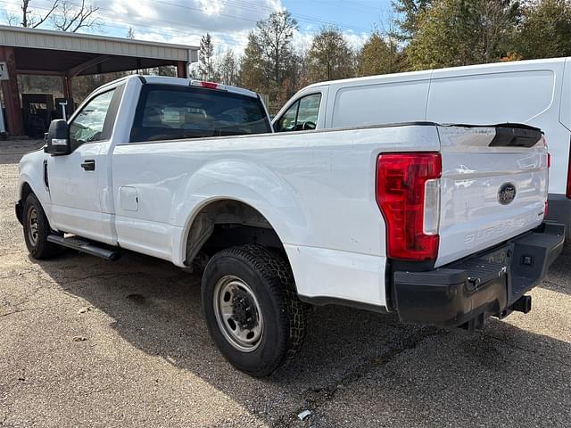 Image of Ford F-250 equipment image 1