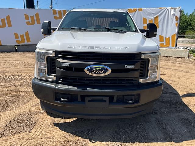 Image of Ford F-250 equipment image 1