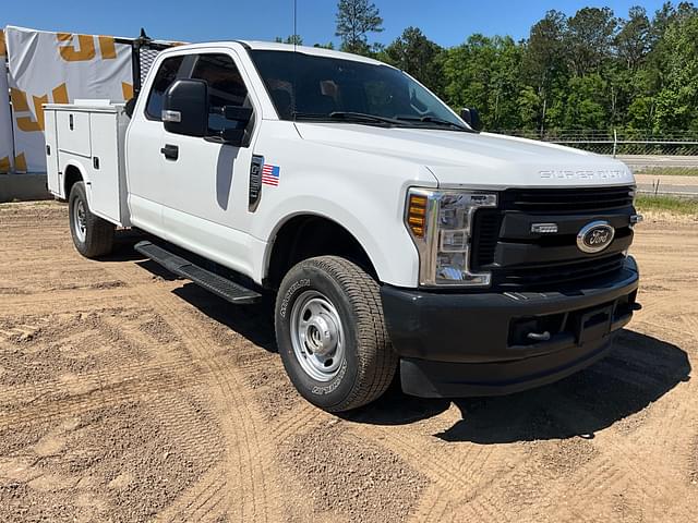 Image of Ford F-250 equipment image 2