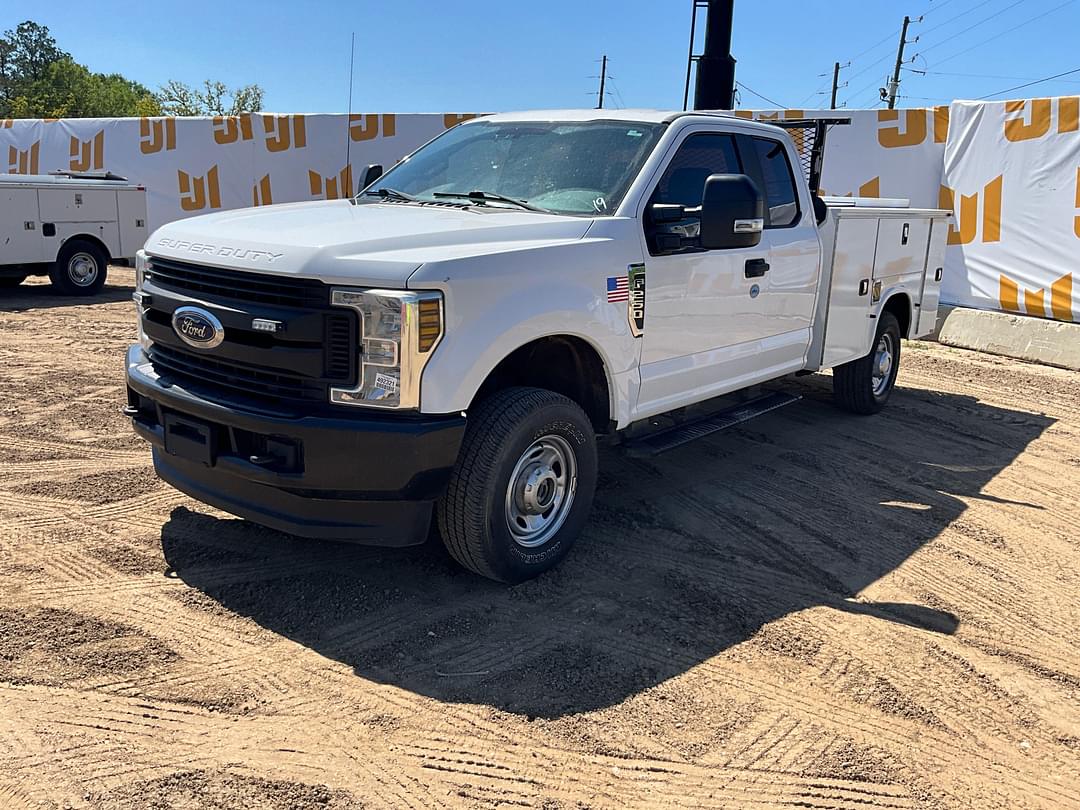 Image of Ford F-250 Primary image