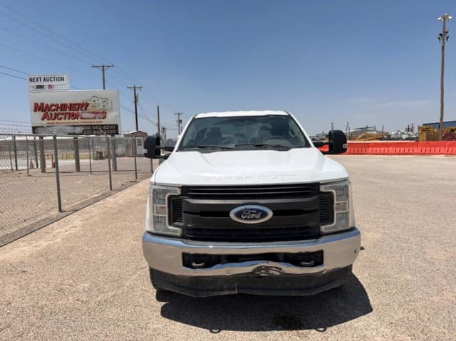 Image of Ford F-250 equipment image 1