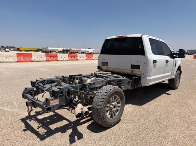 Image of Ford F-250 equipment image 3