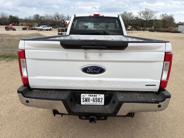 Image of Ford F-250 equipment image 3