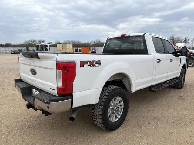 Image of Ford F-250 equipment image 4