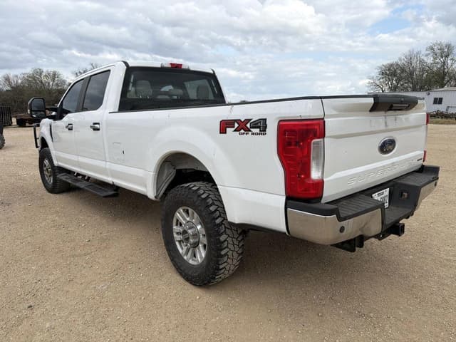 Image of Ford F-250 equipment image 2