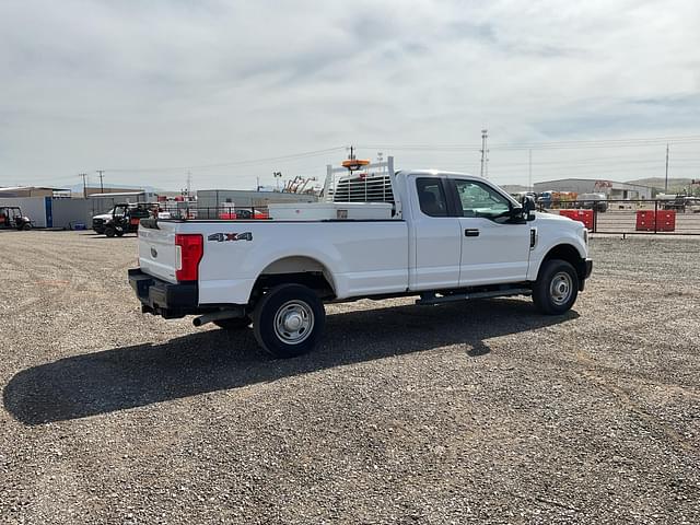 Image of Ford F-250 equipment image 2