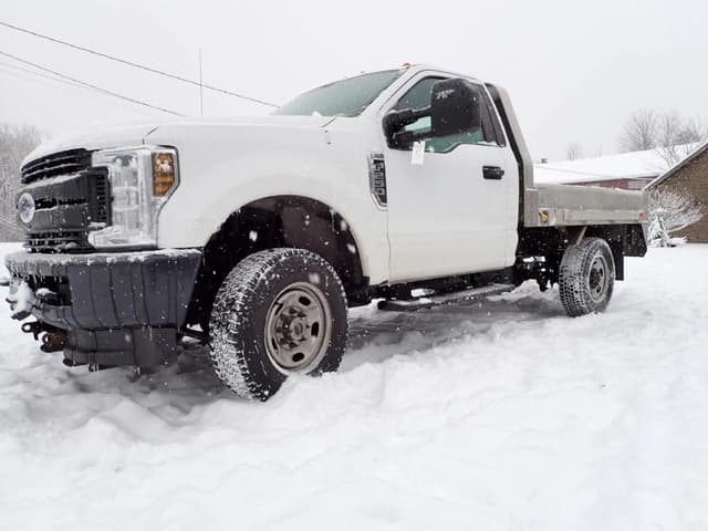 Image of Ford F-250 equipment image 2