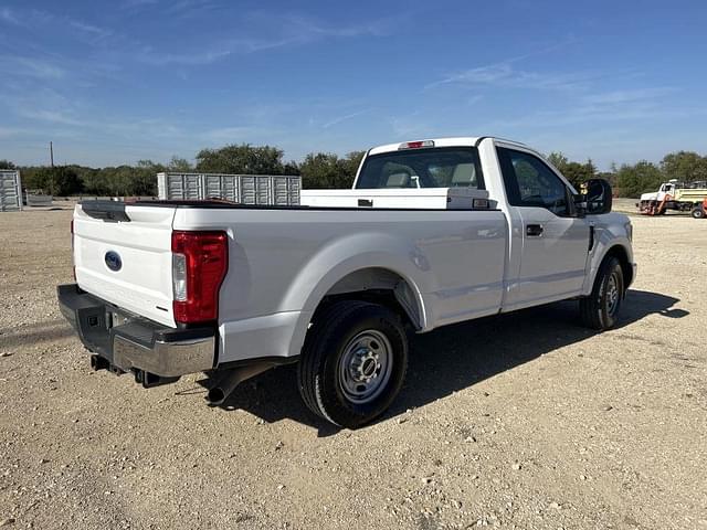 Image of Ford F-250 equipment image 4