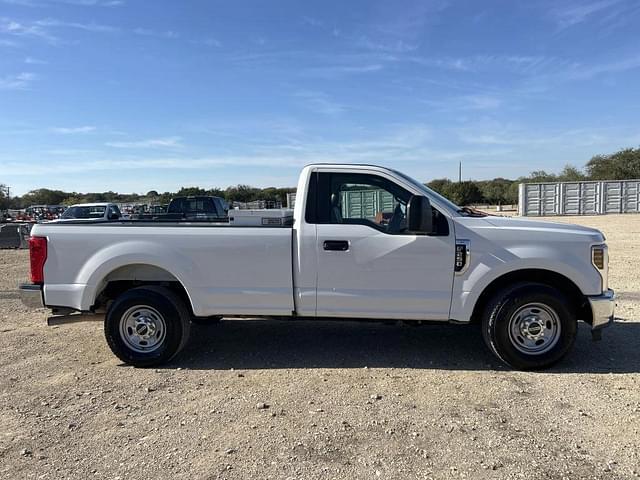 Image of Ford F-250 equipment image 3