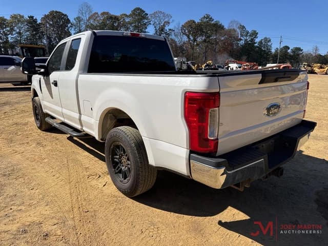 Image of Ford F-250 equipment image 3