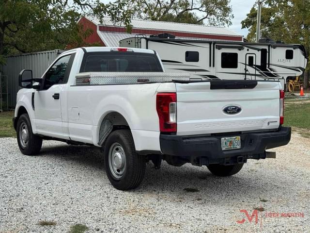 Image of Ford F-250 equipment image 2