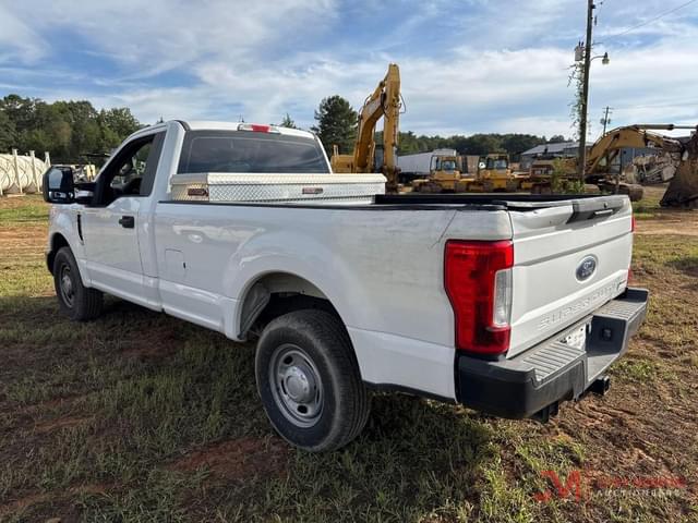Image of Ford F-250 equipment image 2