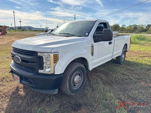 Image of Ford F-250 equipment image 3
