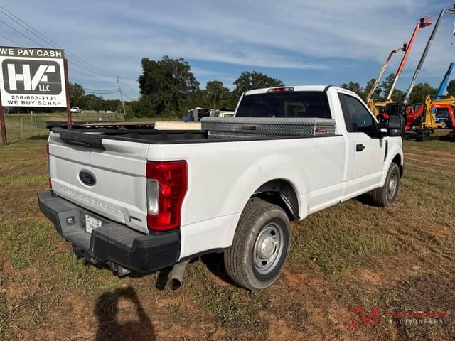 Image of Ford F-250 equipment image 1