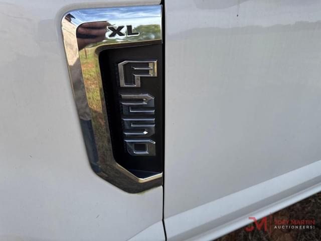 Image of Ford F-250 equipment image 4