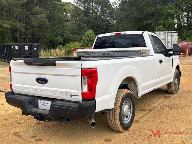 Image of Ford F-250 equipment image 2
