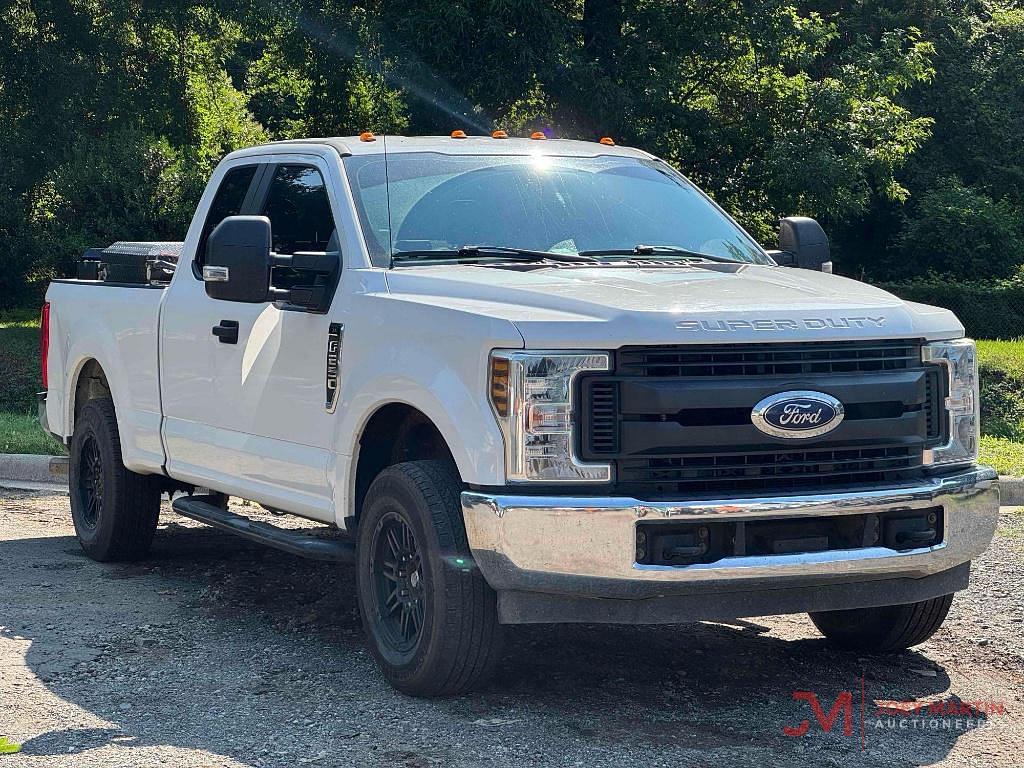 Image of Ford F-250 Primary image