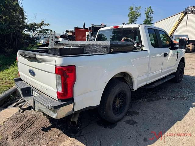 Image of Ford F-250 equipment image 2