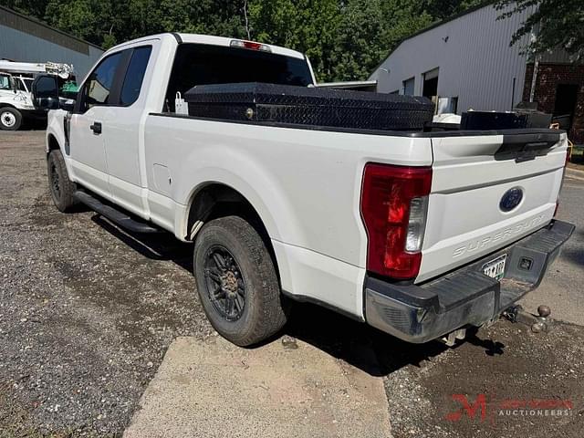 Image of Ford F-250 equipment image 3