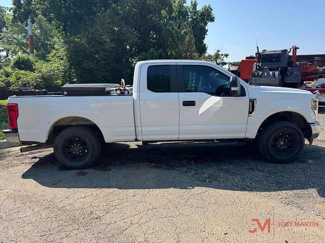 Image of Ford F-250 equipment image 1