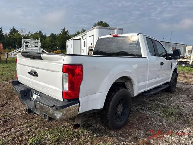 Image of Ford F-250 equipment image 2