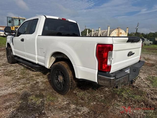 Image of Ford F-250 equipment image 3