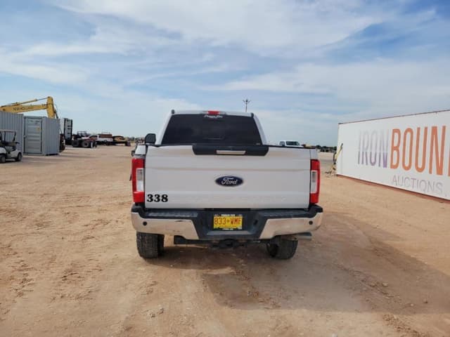 Image of Ford F-250 equipment image 3