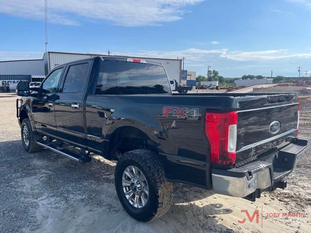 Image of Ford F-250 equipment image 3