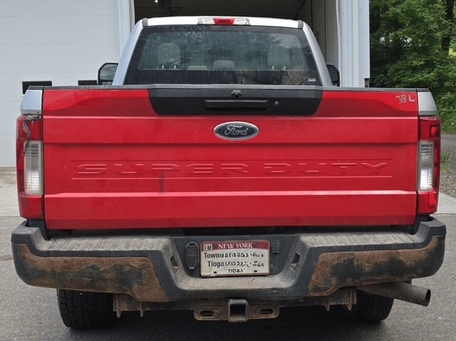 Image of Ford F-350 equipment image 2
