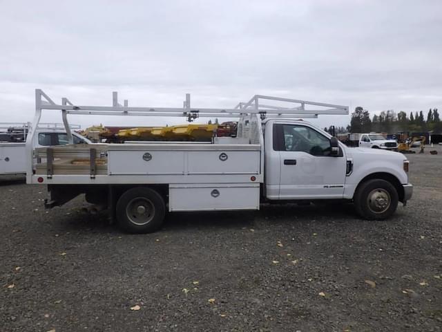 Image of Ford F-350 equipment image 2