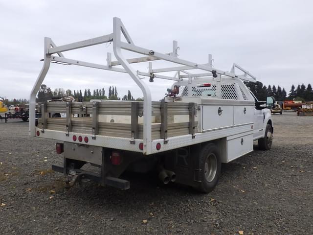 Image of Ford F-350 equipment image 3