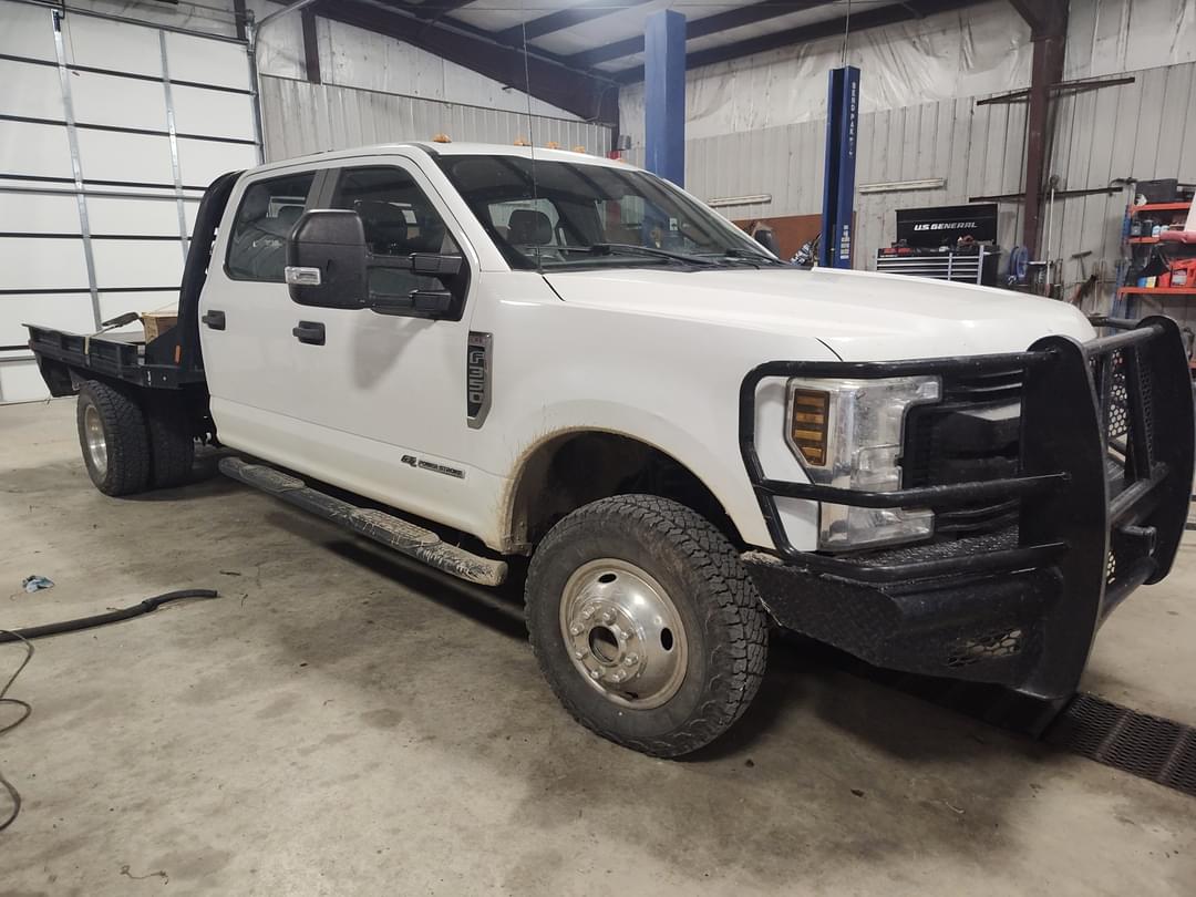 Image of Ford F-350 Primary Image