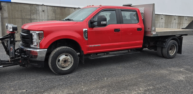 Image of Ford F-350 equipment image 1