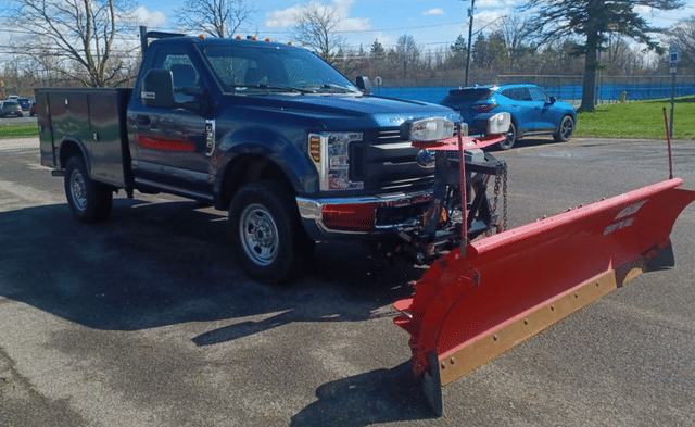 Image of Ford F-350 equipment image 2
