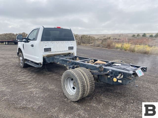 Image of Ford F-350 equipment image 2